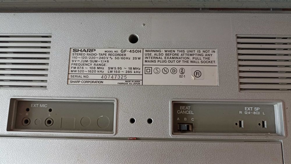 Продавам ретро радиокасетофон Sharp GF-450