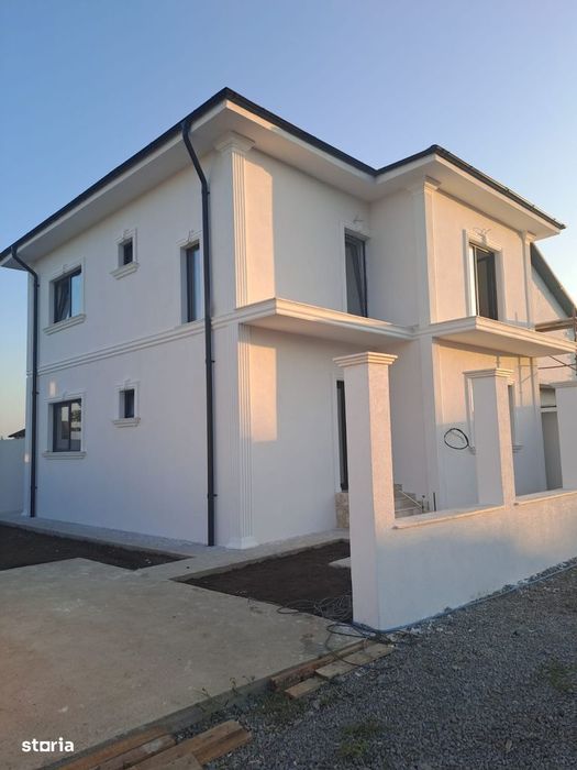 Vila moderna, sustenabila, materiale premium