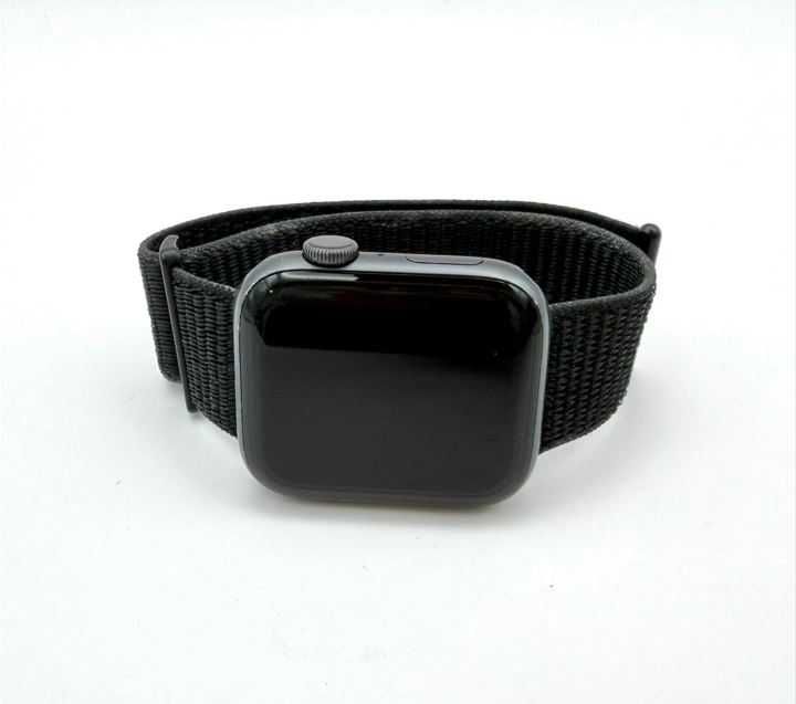 Apple Watch 4 44 мм – Space Grey | GPS | Black Sport Loop