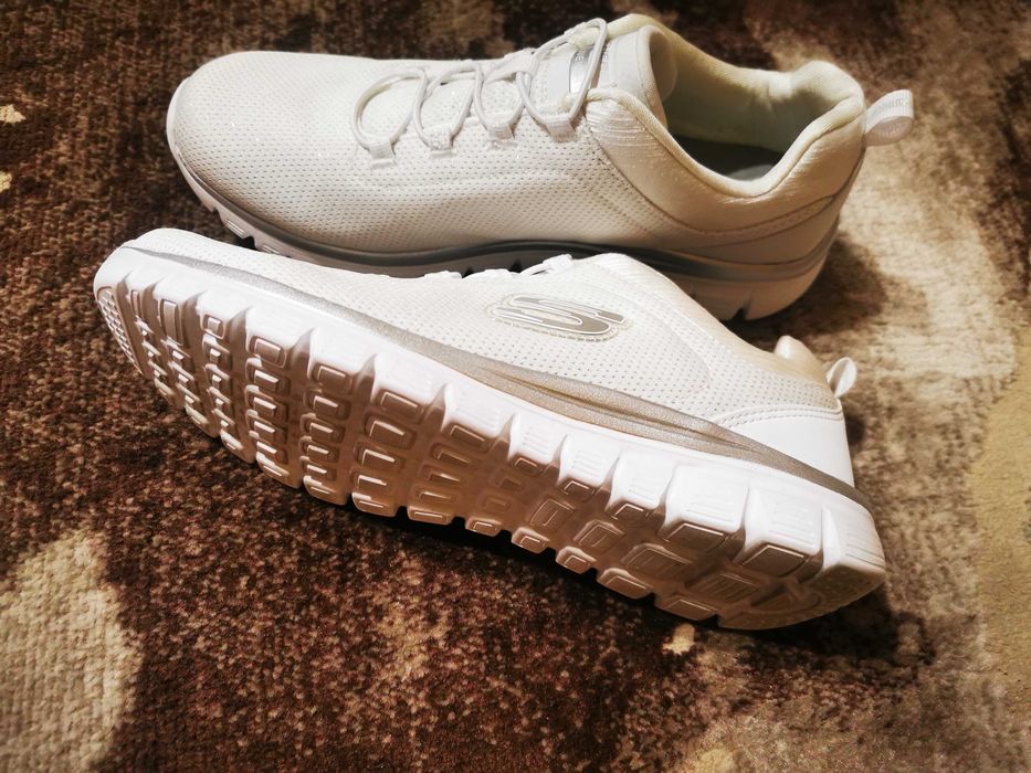 Чисто нови Маратонки 39