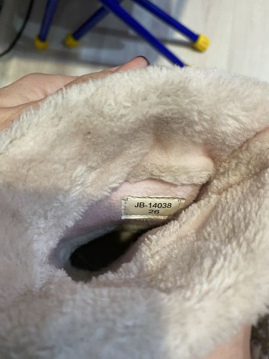 Продаю детские зимние ботинки