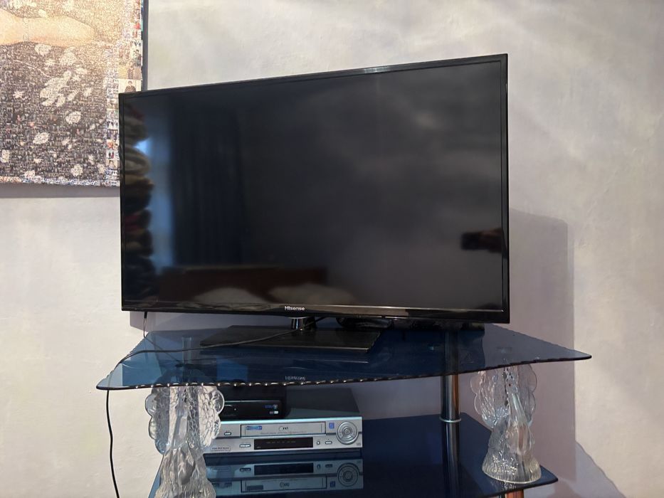 Телевизор Hisense в хорошем состоянии