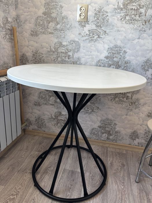 Продается стол кухонный