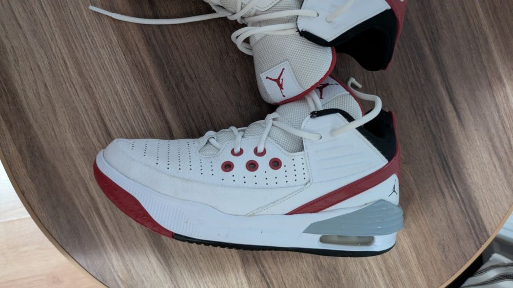 Jordan max aura 5 38