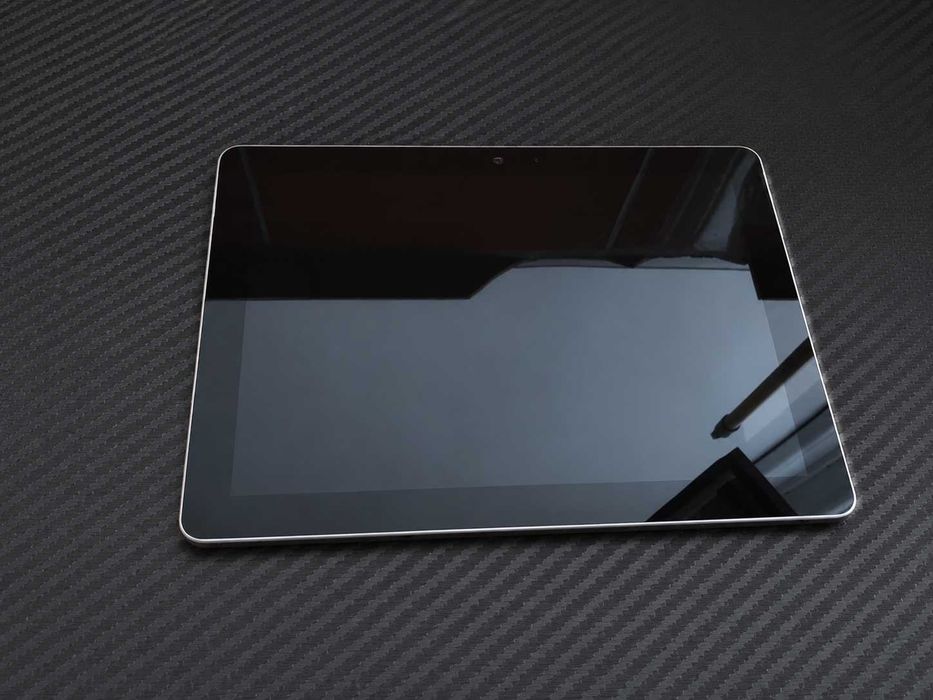 Microsoft Surface Go 1824 (128GB SSD / 8GB RAM) – Pentru piese / Ecran intact