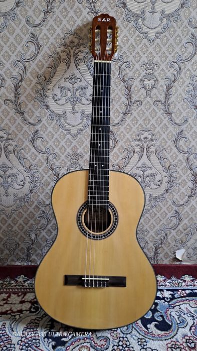 Klassik gitara sotiladi holati ideal