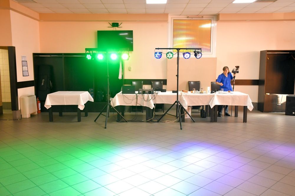 Dj botez 1000 lei cameraman nunta fotograf cununie cabina foto fum dansul mirilor arcada baloane marturii majorat