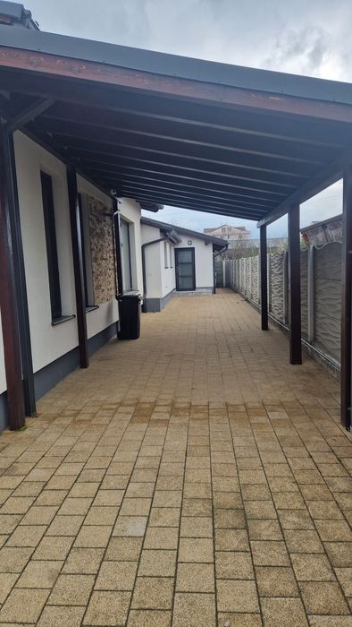 Vand casa  pe un singur nivel