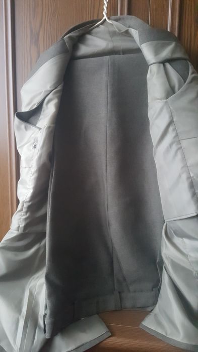 Продам костюм тройку