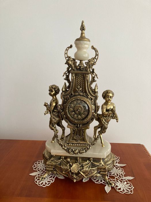 Ceas decorativ din bronz și marmură naturală – 63 cm – stil Baroc / Louis XVI