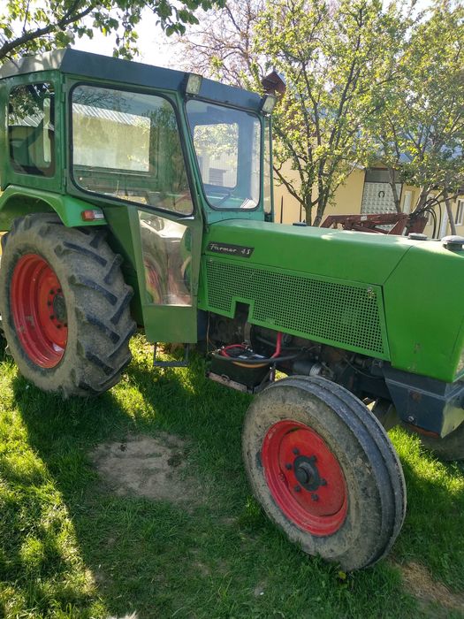Tractor Fendt+încărcător frontal+frază+plug reversibil automat Roznov ...
