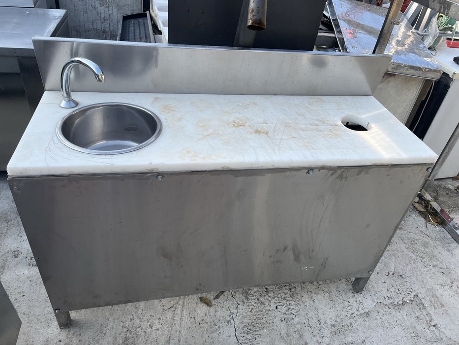 Работна маса с мивка неръждавейка