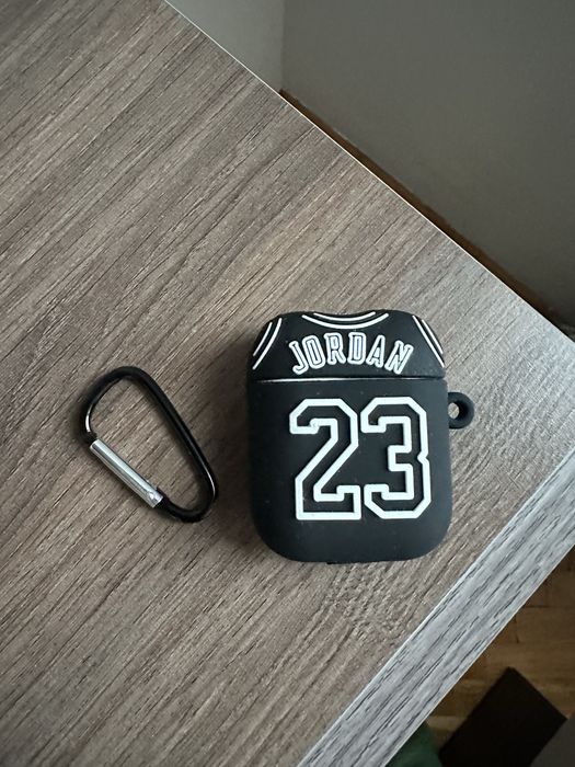 Кейсове за AirPods 1 и AirPods 2