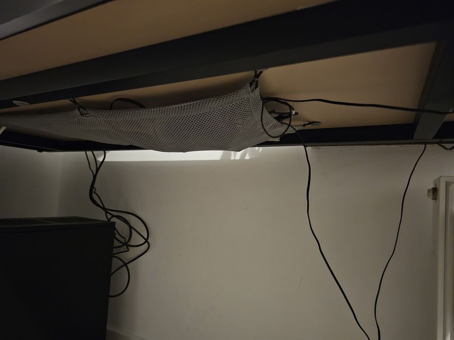 Birou IKEA BEKANT 140x60 cm, negru, picioare reglabile pe înălțime