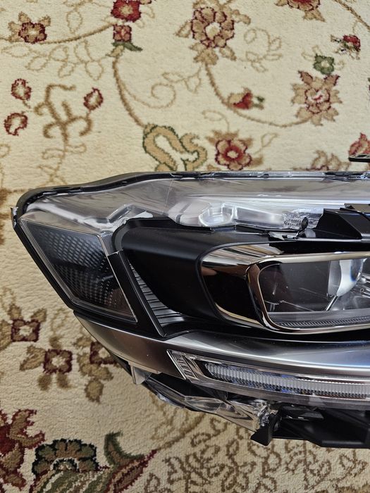 Продам фару KIA Carnival