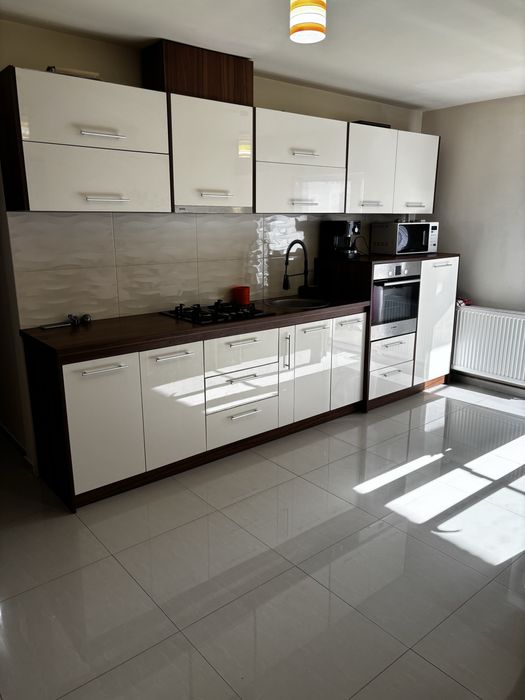 Inchiriez apartament cu 3 camere