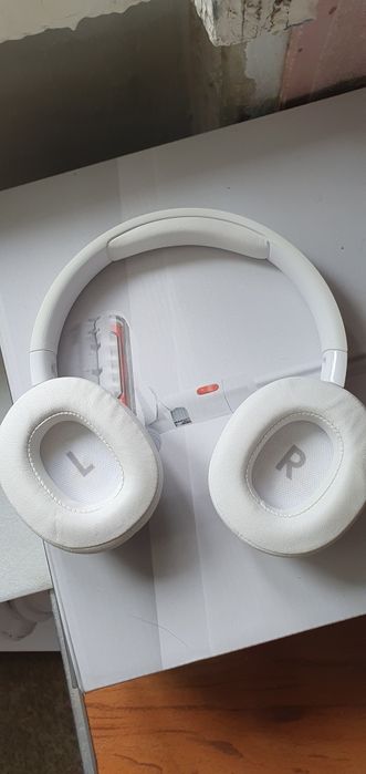 Наушники JBL TUNE 760nc