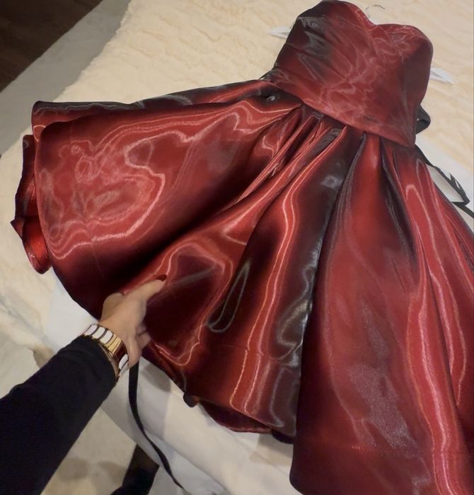 Червена течна рокля по поръчка CAVIAR