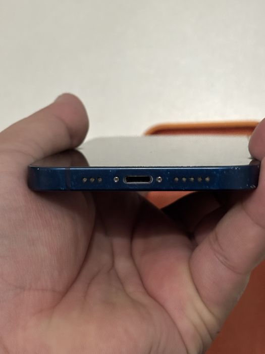 Продаю Iphone 12 blue