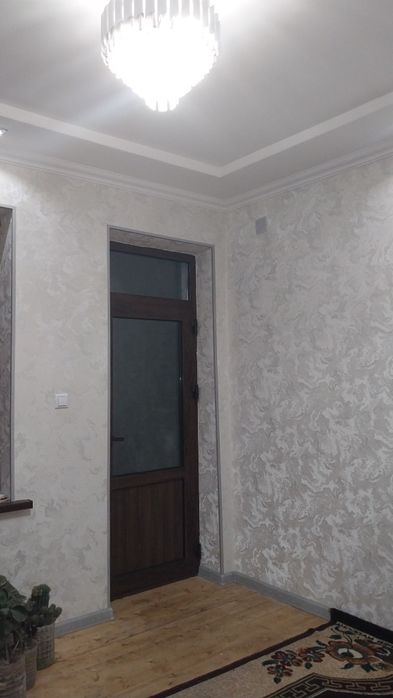 Uy sotiladi Olmaliq shaxar chanbil maxllasida