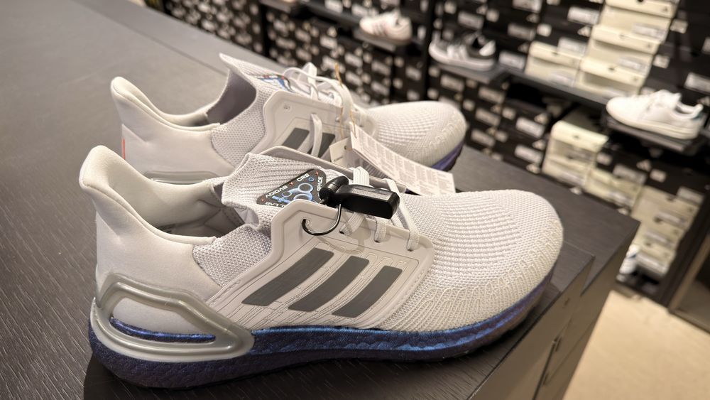 Adidas Ultraboost 20 , originali la cutie ( nr 42.2/3 - 46.2/3 )