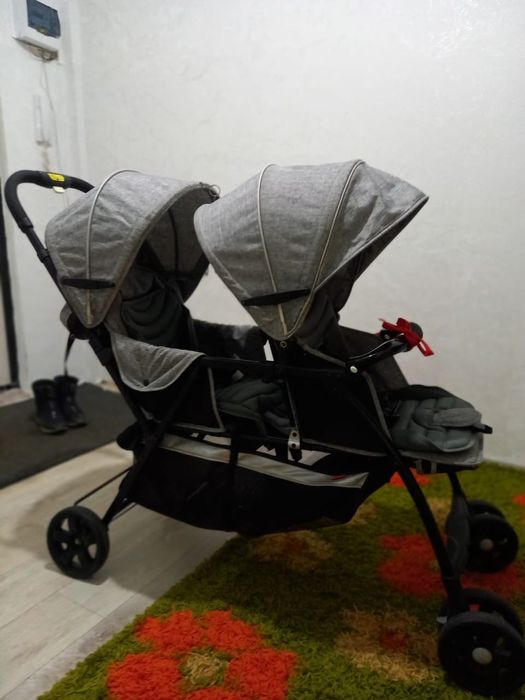 Продам коляску для  двойни