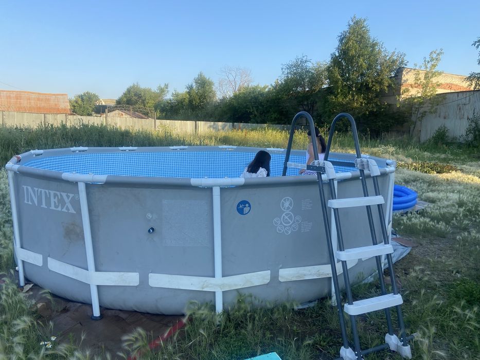 Продам бассейн в комплекте все есть