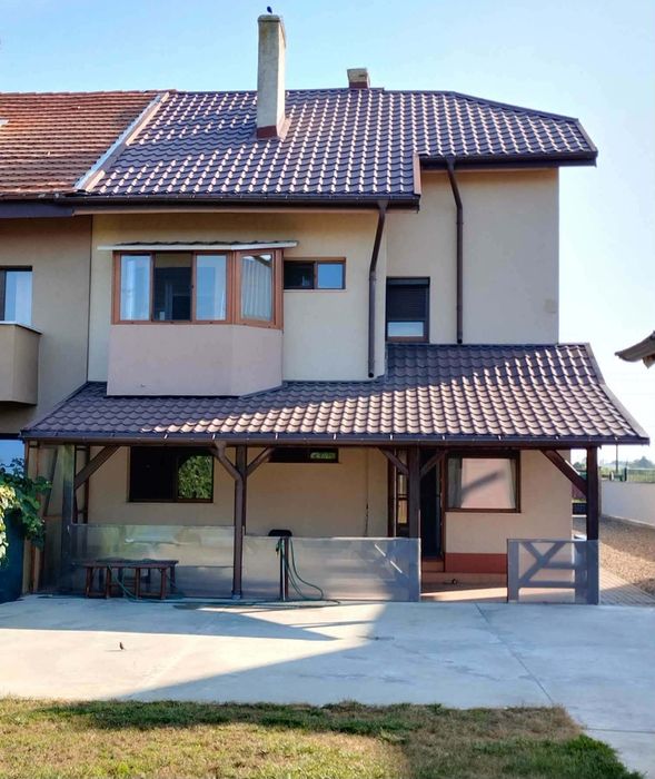 Casă Duplex 120mp  cu curte si gradina in centru Galanesti.