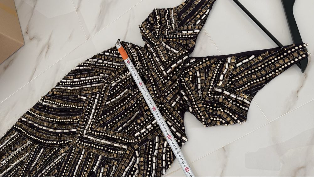Rochie ASOS Luxe cu aplicații și decupaje – 44