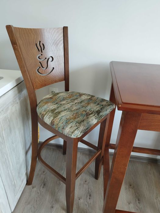 Бар маса и столове масив