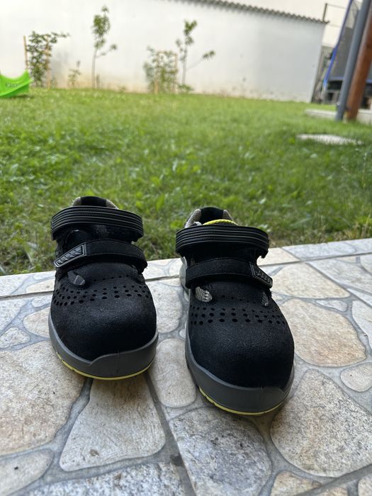 Vand bocanci folositi in stare buna