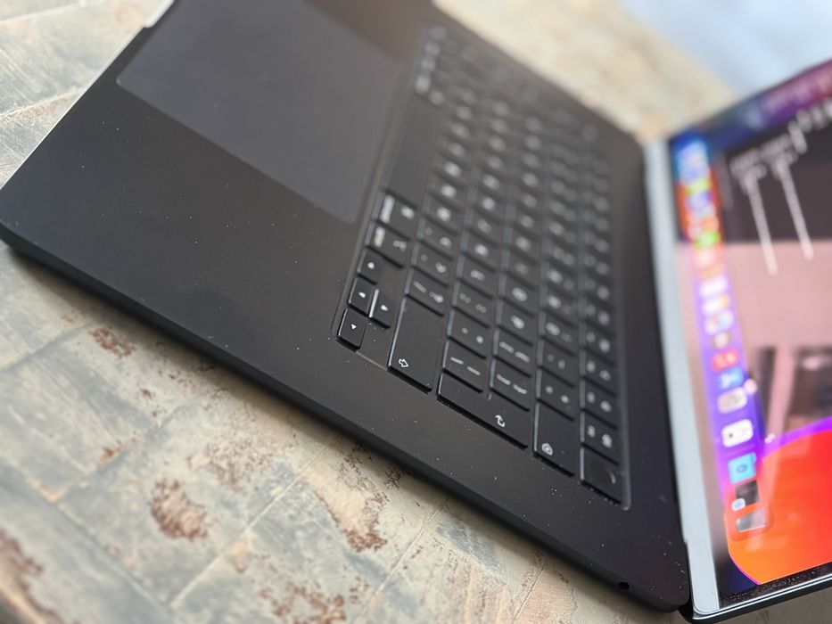 MacBook Air 15 M3 (2024) 8GB / 256GB – 97% батерия – като нов