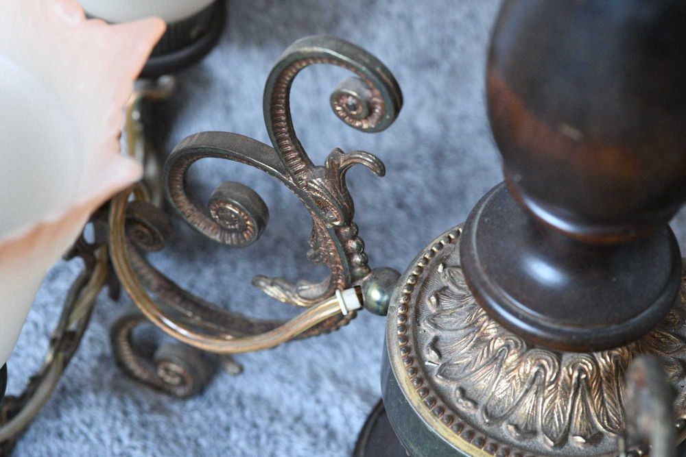 Красив винтидж полилей - бронз и дърво