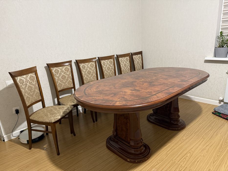 Продам стол с 6 стульями