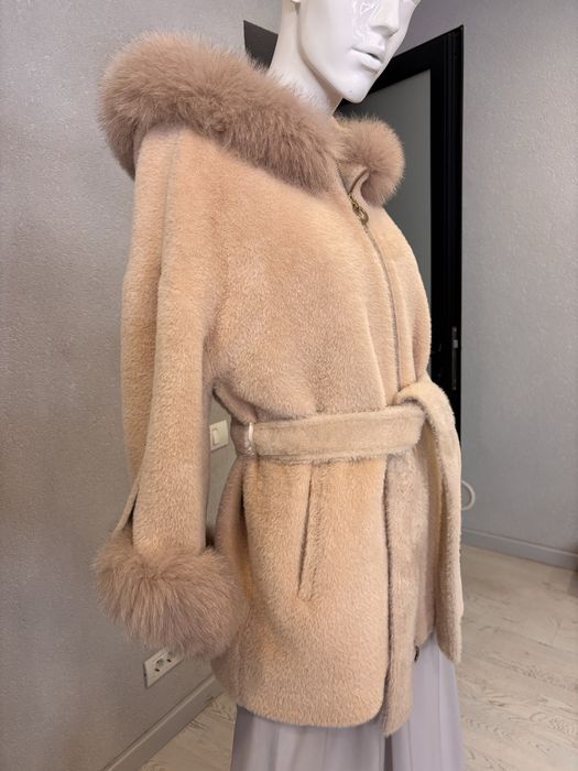 Haina Alcantara cu blana naturala de calitate