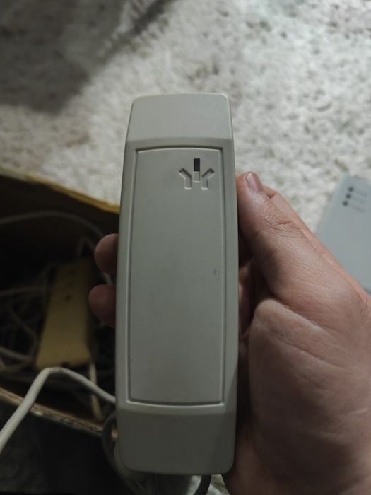 Контроллер замка, контрольный считыватель, доводчик, блок питания