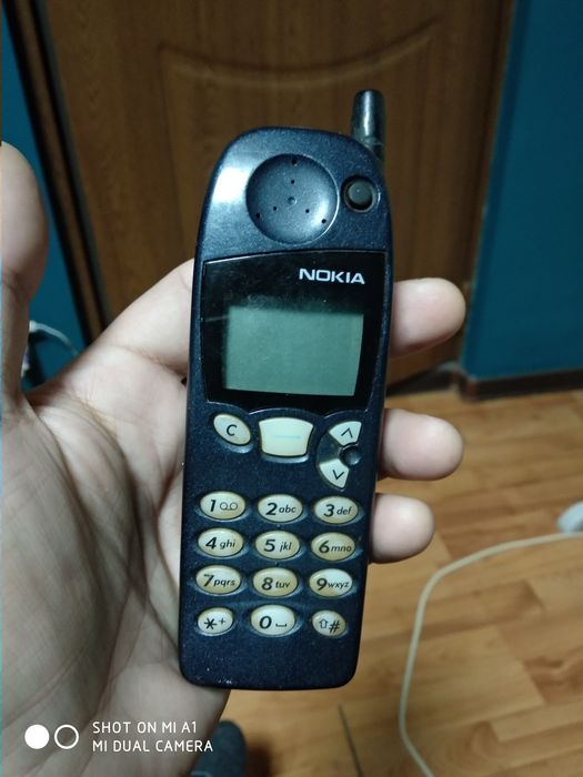 Vând tel vechi fara acumulator