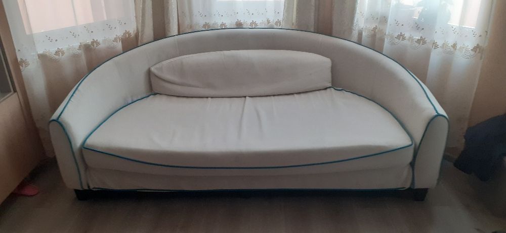De vânzare, canapea semirotunda extensibila