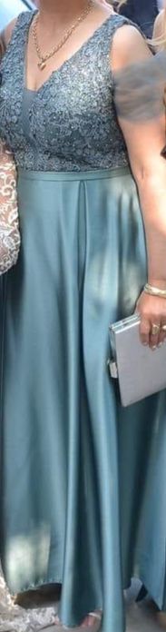 Официална рокля в красив цвят