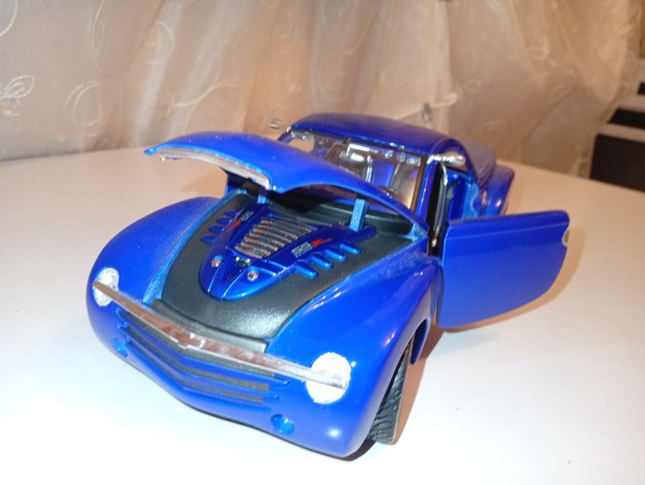 Моделите са в мащаб  1:18 и 1:24