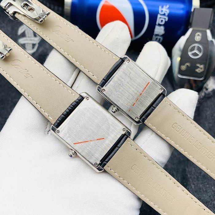 Кварцов Cartier Tank Must