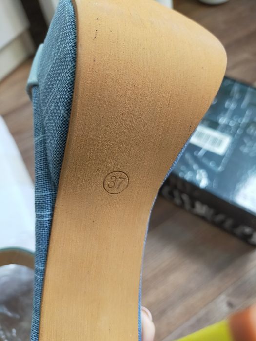 Босоножки новые 37 размер