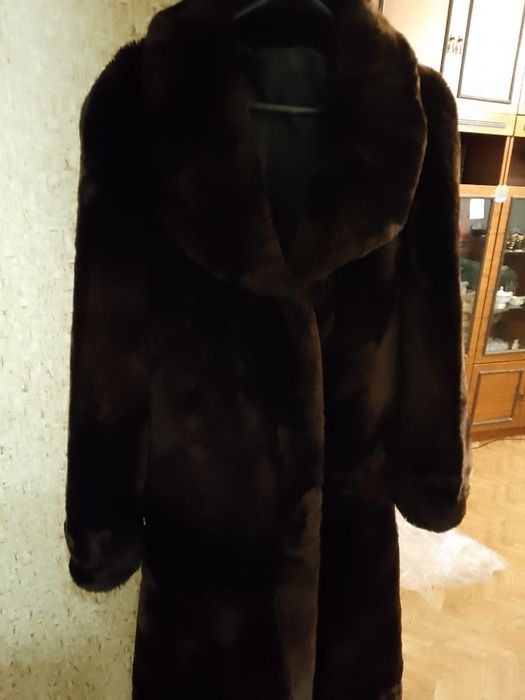 Две шубы продам срочно