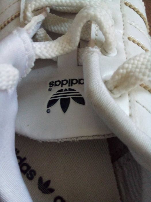 Adidasi de vanzare