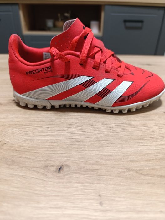 Детски футболни обувки - adidas predator