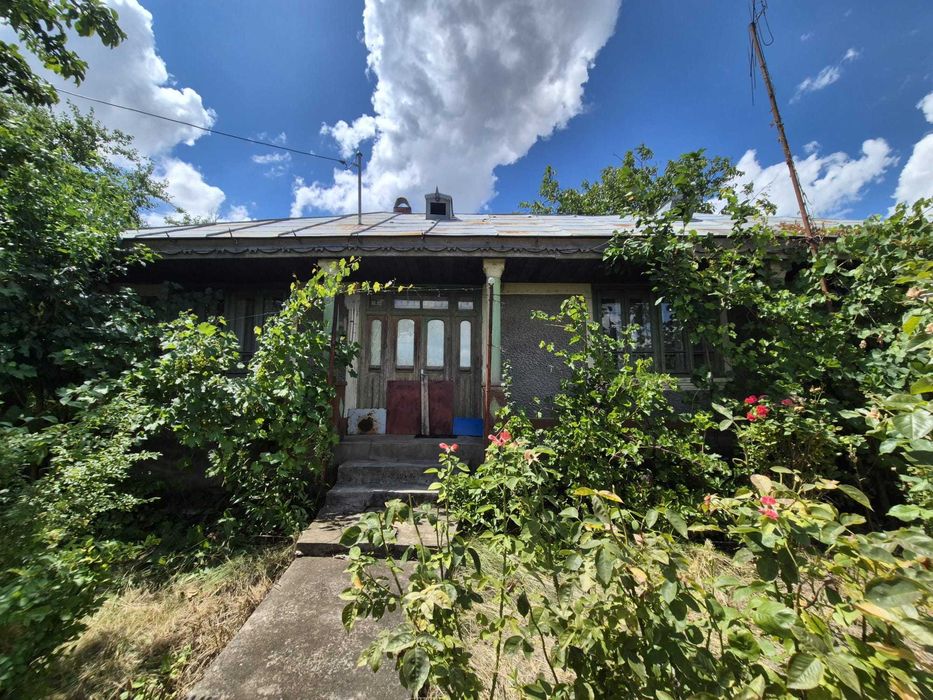 Casa cu teren intravilan - 6.048 mp , Vârlezi, jud. Galați