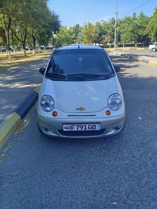 Matiz avtomobil sotiladi