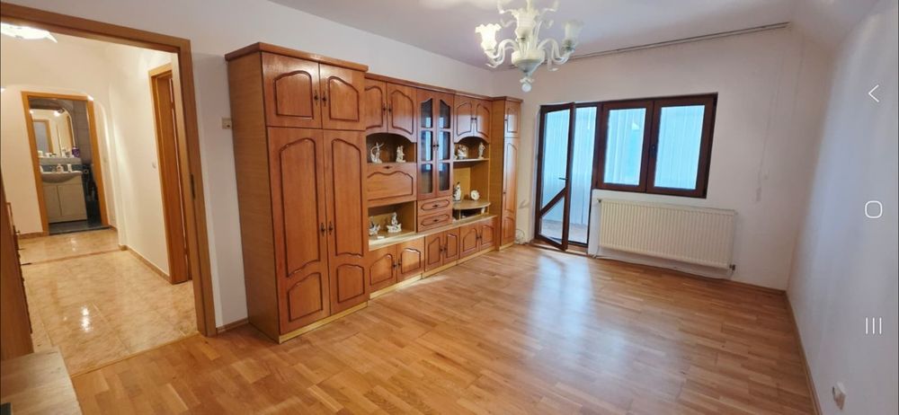 Miorita  PTTR  decomandat, centrala, liber