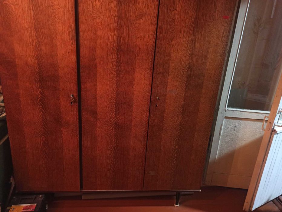 Шкаф,,книжный шкаф,прихожая