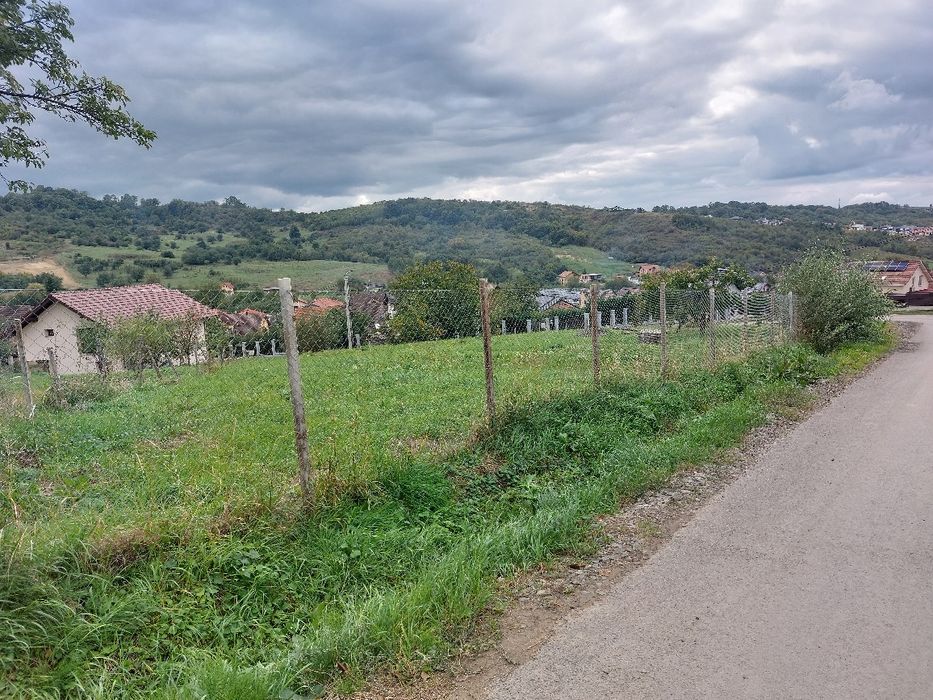 Teren intravilan front 100 m